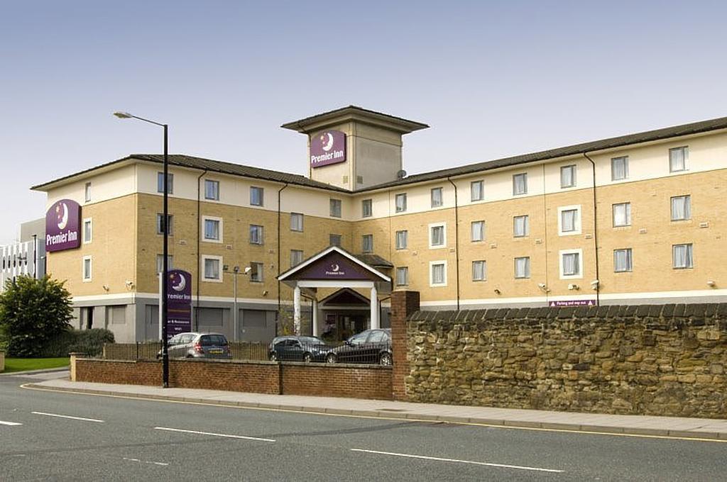 Premier Inn Newcastle City Centre Millennium Bridge Exterior foto